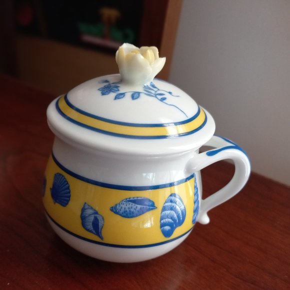Chase Costa Azzurra Pots de Creme. Blue, Yellow & White. Lynn Chase Designs 1988 - Picture 1 of 13